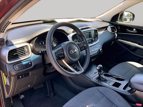 Used 2017 Kia Sorento AWD image 12