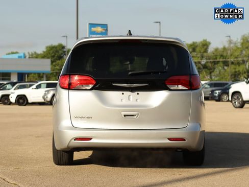Used 2023 Chrysler Voyager LX FWD image 6
