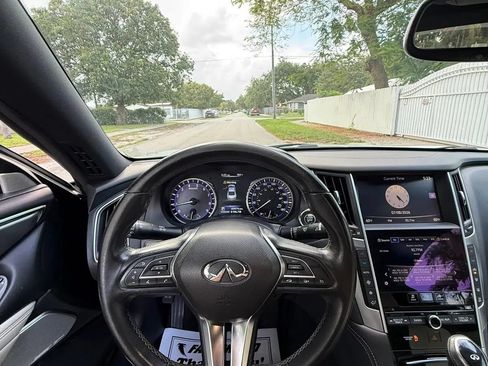 Used 2017 INFINITI Q60 3.0t w/ Cargo Package RWD image 10