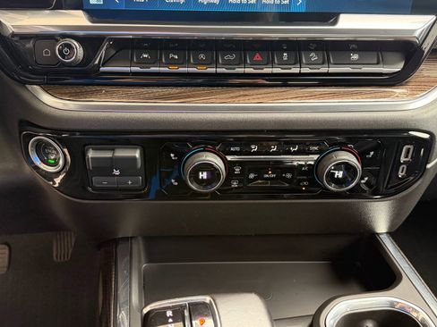 Used 2022 Chevrolet Silverado 1500 RST image 12