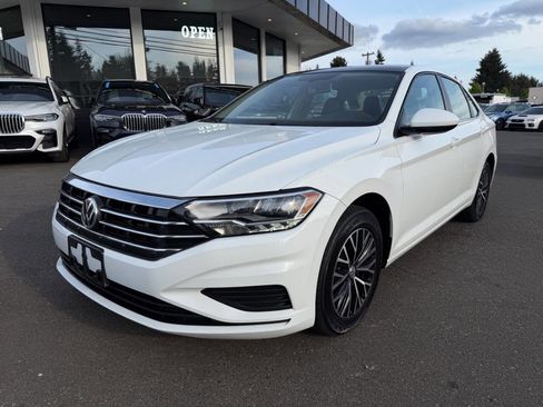Used 2021 Volkswagen Jetta SE FWD image 1