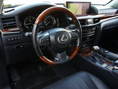 Used 2017 Lexus LX 570 4WD image 8