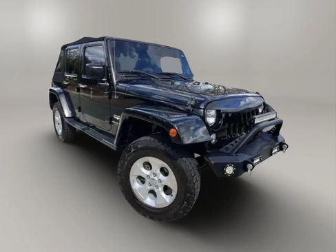 Used 2015 Jeep Wrangler Unlimited Sahara w/ Connectivity Group AWD/4WD image 4