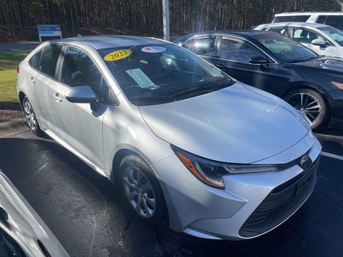 Used 2023 Toyota Corolla LE image 2