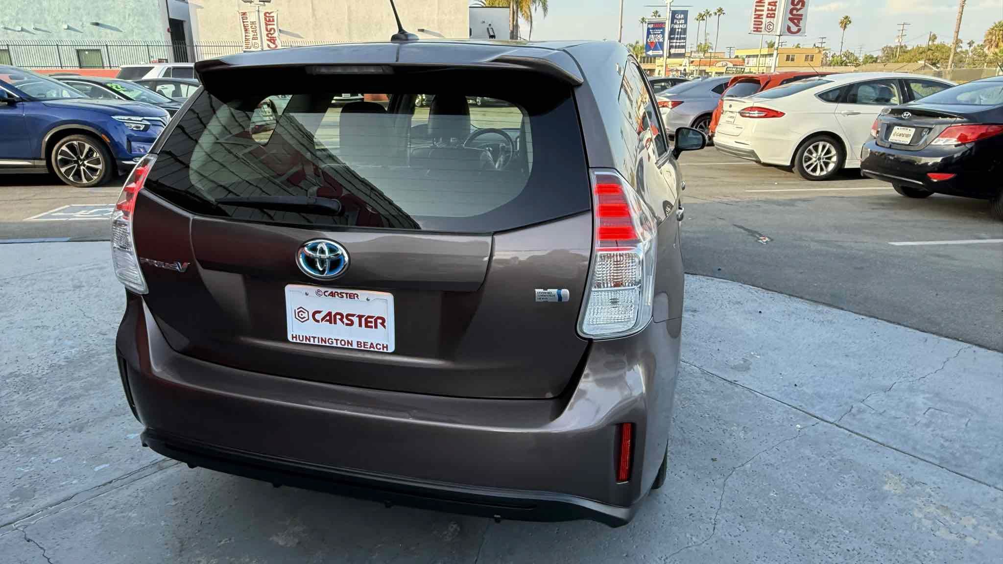 Used 2017 Toyota Prius V Four FWD image 37