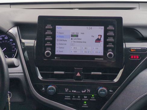 Certified 2022 Toyota Camry SE image 17