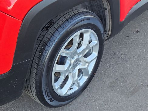 Used 2016 Jeep Renegade Latitude w/ Popular Equipment Group image 12