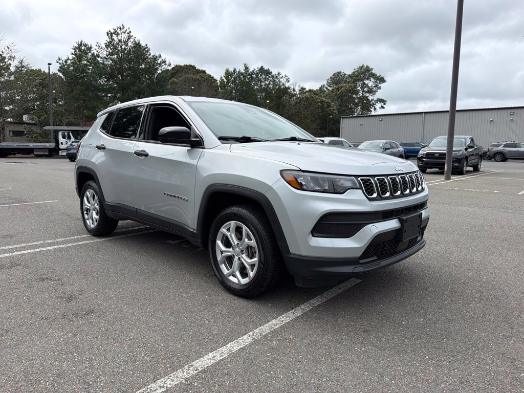 Used 2024 Jeep Compass Sport AWD/4WD image 4