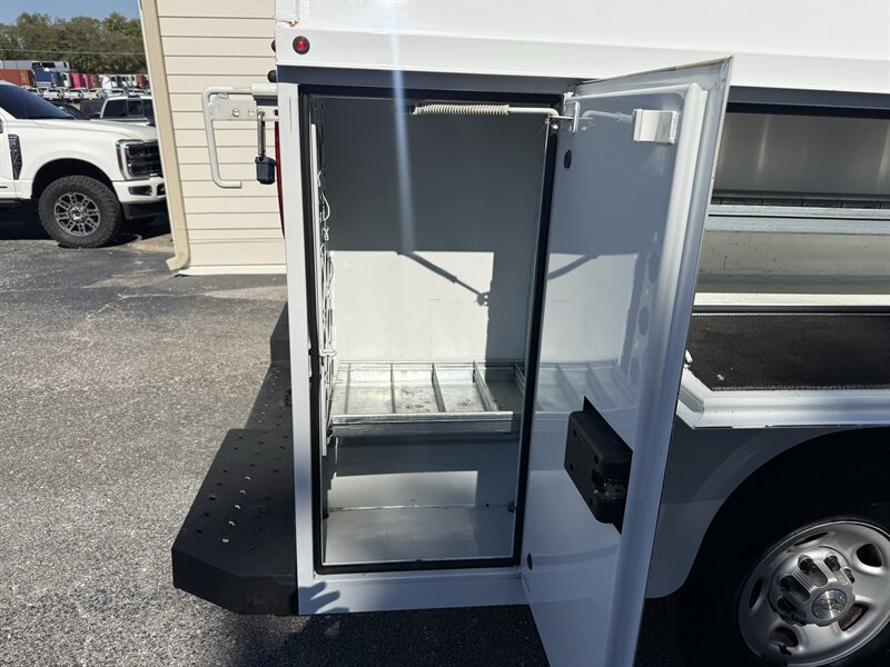 Used 2021 Chevrolet Express 3500 w/ Power Convenience Package RWD image 34