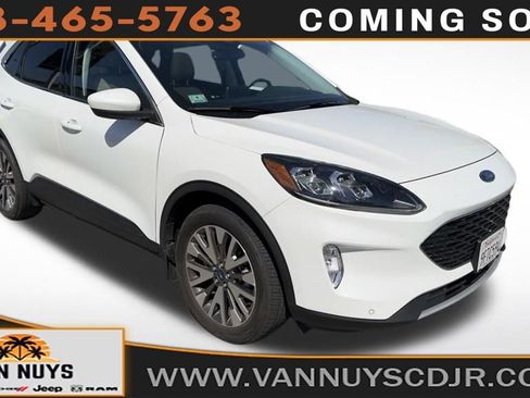 Used 2022 Ford Escape Titanium w/ Class II Trailer Tow Package AWD/4WD image 1