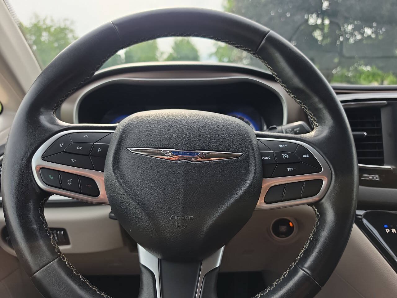 Used 2020 Chrysler Voyager LX w/ Cold Weather Group FWD image 17