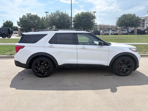 Used 2020 Ford Explorer XLT w/ Equipment Group 202A RWD image 3
