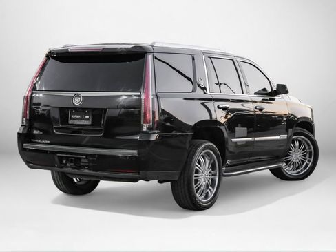Used 2015 Cadillac Escalade Luxury image 6