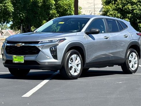 Used 2025 Chevrolet Trax LS FWD image 16