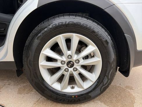 Used 2019 Kia Sorento L FWD image 36