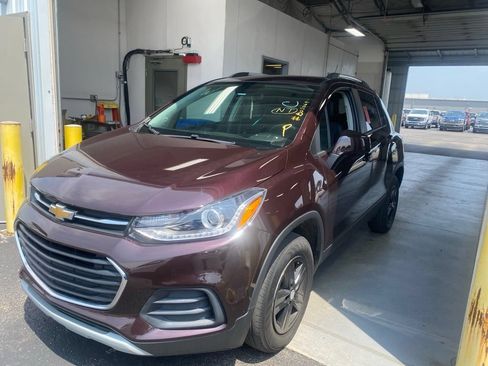 Used 2022 Chevrolet Trax LT AWD/4WD image 2
