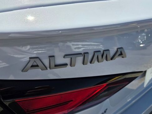 Used 2024 Nissan Altima 2.0 SR FWD image 12