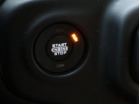 Used 2023 Jeep Wrangler Unlimited Sahara AWD/4WD image 27
