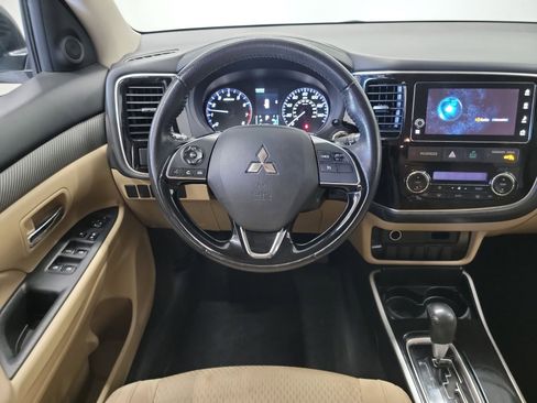 Used 2018 Mitsubishi Outlander ES AWD/4WD image 16