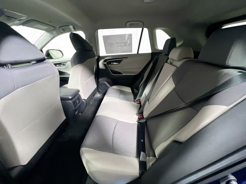 Used 2025 Toyota RAV4 XLE FWD image 28