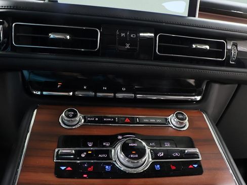 Used 2024 Lincoln Aviator Reserve AWD/4WD image 10