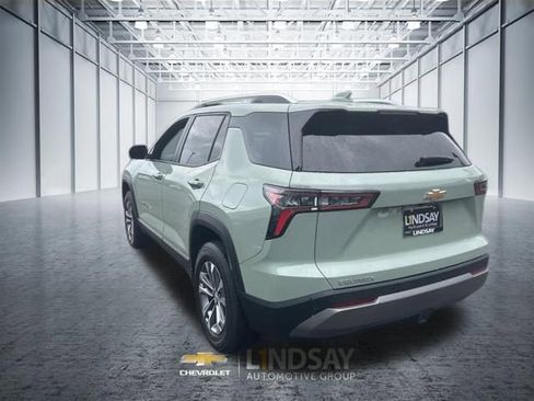 Used 2025 Chevrolet Equinox LT w/ Convenience Package II FWD image 5