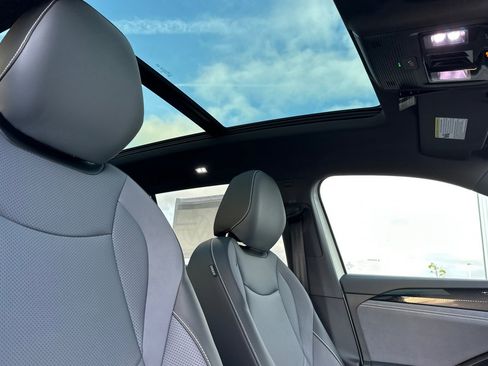 New 2026 Volkswagen Tiguan SE R-Line image 16