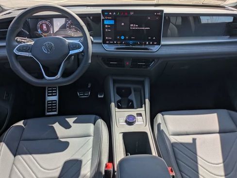 New 2026 Volkswagen Tiguan SE R-Line FWD image 15