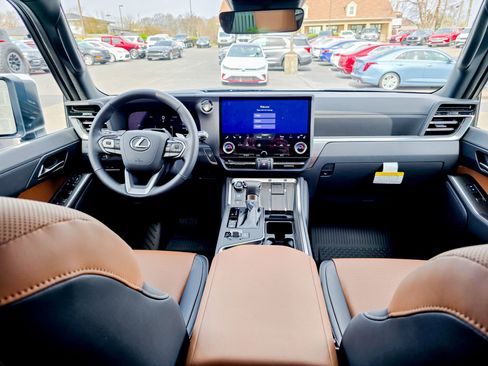 Used 2026 Lexus GX 550 w/ Accessory Package (2T) AWD/4WD image 31