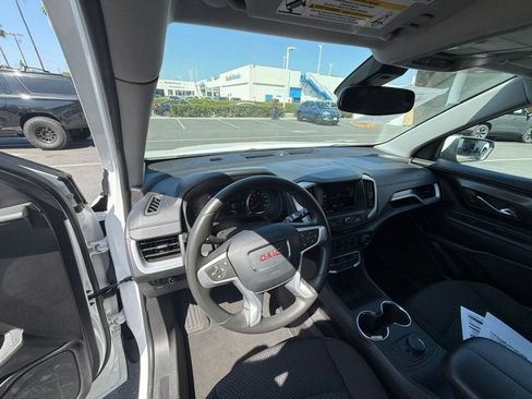Used 2024 GMC Terrain SLE FWD image 11