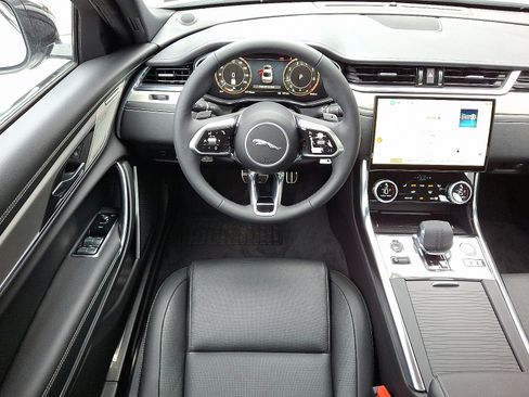 New 2024 Jaguar XF R-Dynamic SE image 4