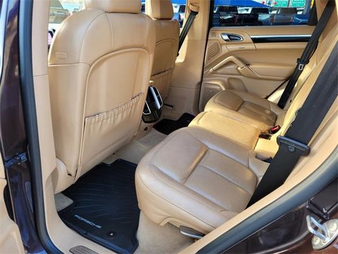 Used 2017 Porsche Cayenne Platinum Edition image 3