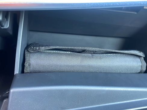 Used 2022 Nissan Rogue SV image 16