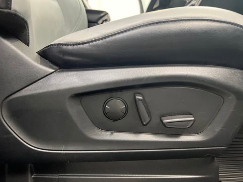 Used 2021 Ford Explorer XLT w/ Equipment Group 202A image 26