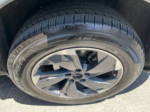 Used 2025 Nissan Rogue SV FWD image 32
