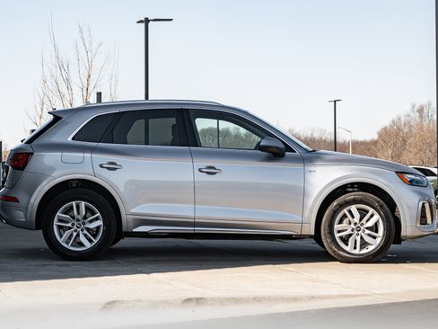 Certified 2023 Audi Q5 2.0T Premium w/ Convenience Package image 3