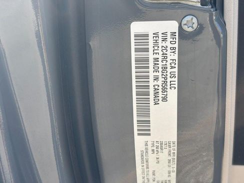Used 2023 Chrysler Pacifica Touring-L FWD image 25