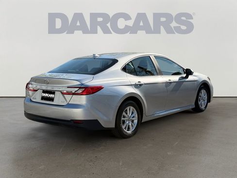 Used 2025 Toyota Camry LE image 7