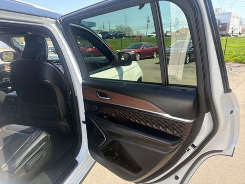 Used 2023 Jeep Grand Cherokee L Summit w/ Advanced Protech Group IV AWD/4WD image 19