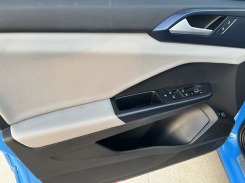 Certified 2022 Volkswagen Taos SE image 13