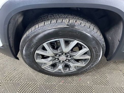 Used 2023 GMC Acadia SLE w/ Driver Convenience Package image 11