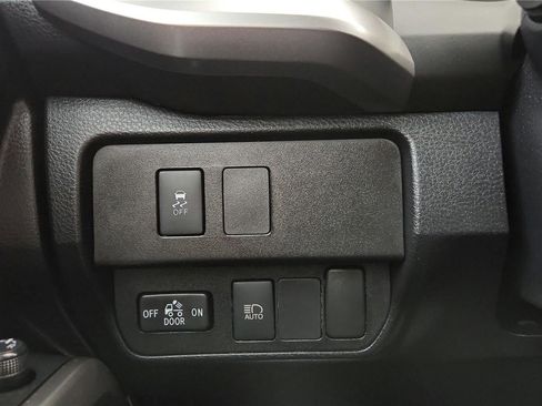 Used 2020 Toyota Tacoma SR5 image 28