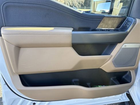 Used 2025 Ford F250 Lariat w/ Black Appearance Package image 10