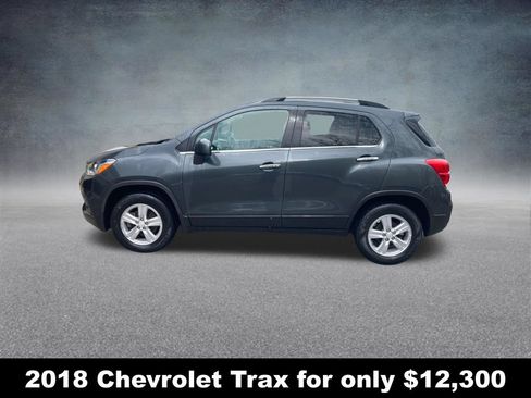 Used 2018 Chevrolet Trax LT w/ LT Convenience Package AWD/4WD image 2
