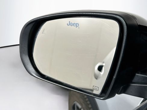 Used 2025 Jeep Compass Trailhawk AWD/4WD image 16