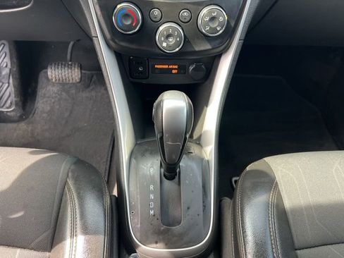Used 2019 Chevrolet Trax LT w/ LT Convenience Package FWD image 22