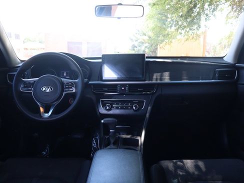 Used 2017 Kia Optima LX w/ Option Group 014 FWD image 16
