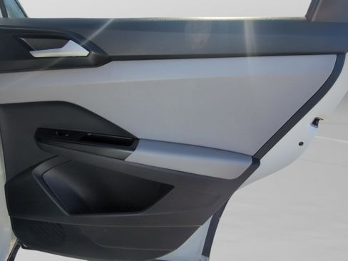 Used 2023 Volkswagen Taos SE w/ Panoramic Sunroof Package AWD/4WD image 18