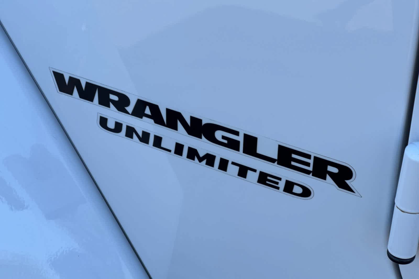 Used 2017 Jeep Wrangler Unlimited Rubicon w/ Connectivity Group AWD/4WD image 25