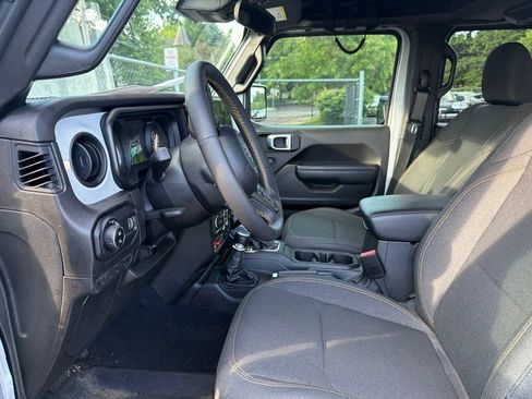Used 2024 Jeep Gladiator Sport AWD/4WD image 9